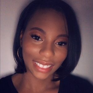 Meet your Posher, Adriana